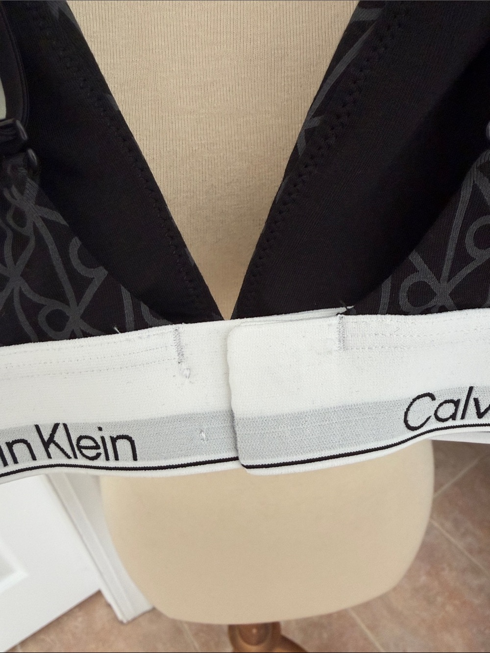 Calvin Klein Black Logo-Print Lightly Lined Triangle Bra - Picture 3 of 11